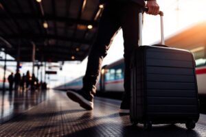 Quelle valise cabine légère choisir pour voyager en train souvent ?